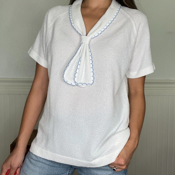 🎆🎇3fro$9 Women’s vintage blouse- white with blue trim- Size M - Picture 3 of 13